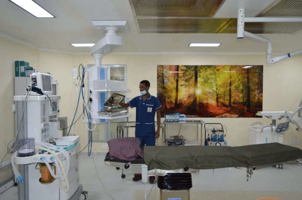 Modular operation theatre with HEPA filtration and shadowless LED lighting