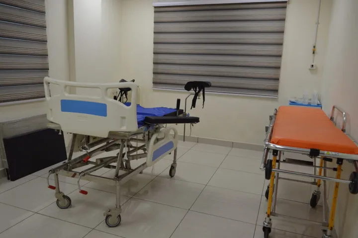 The labour room, with a delivery bed and a wheeled stretcher trolley alongside